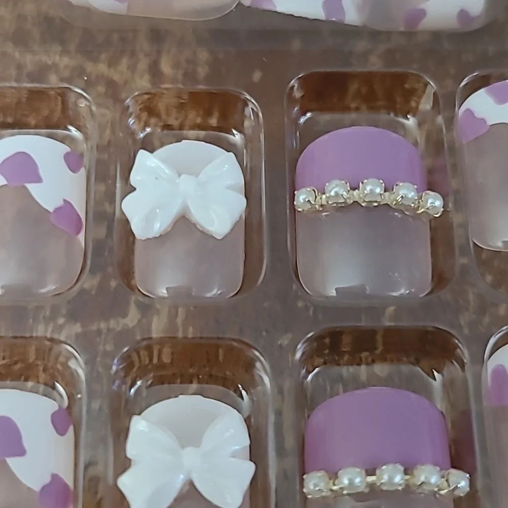 2/$16 Pearls & Bows Press on Nails